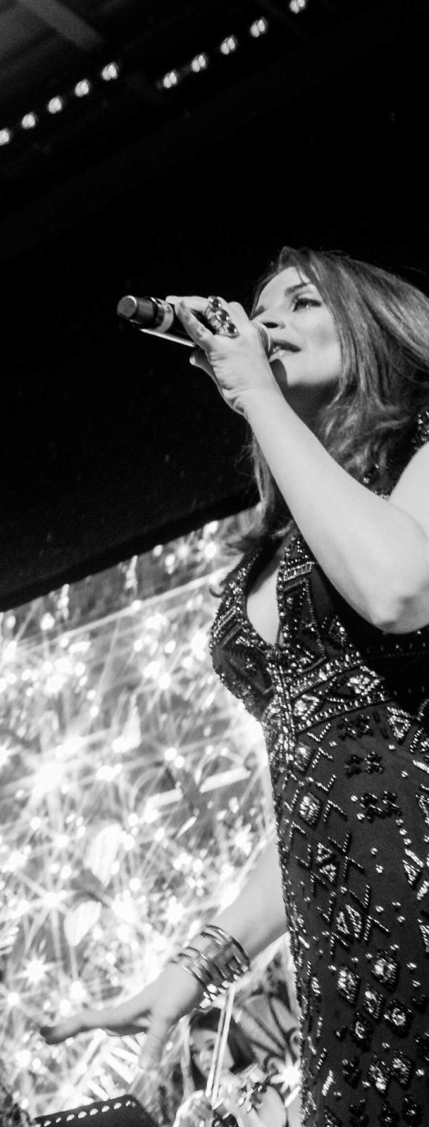 SEYA chantant en direct